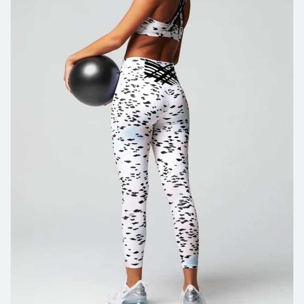Fabletics Boost Powerhold 7/8 leggings - Cosmic Animal - size SMALL